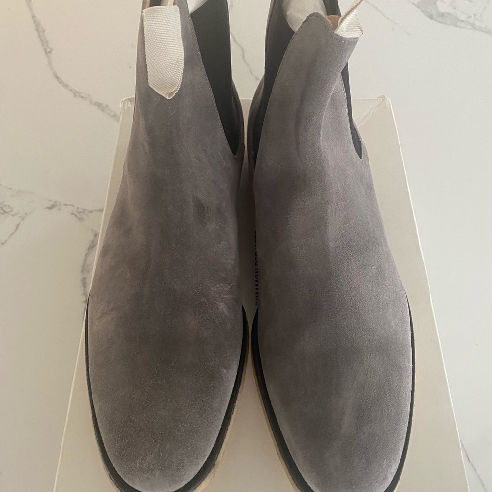 Authentic common projects Chelsea boots
